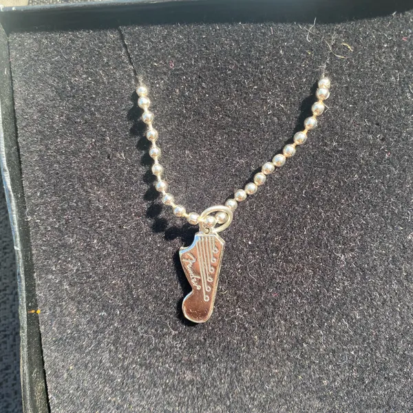 💎🩶 Vintage Y2K 2000s NWT Fender Silver Tone Metal Guitar Head Pendant Earrings and Chain Necklace Set $24.99 🩶💎 - Image 4