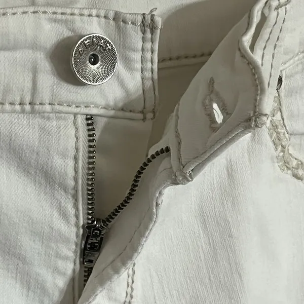 Ariat Women's White High Rise‎ Boyfriend 5" Shorts Size 32R Embroidered - Image 8
