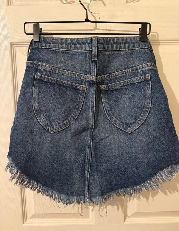 Free People We The Free Denim Mini Skirt Size 28 Raw Hem Medium Wash NWT - Image 4