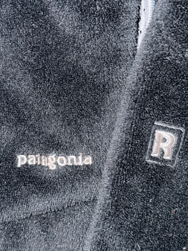 Patagonia Vintage Black Full-Zip Polar Fleece Jacket - Size Medium - Image 4