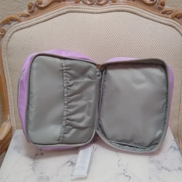 NEW Clinique Toiletries and Cosmetics Bag - Image 6