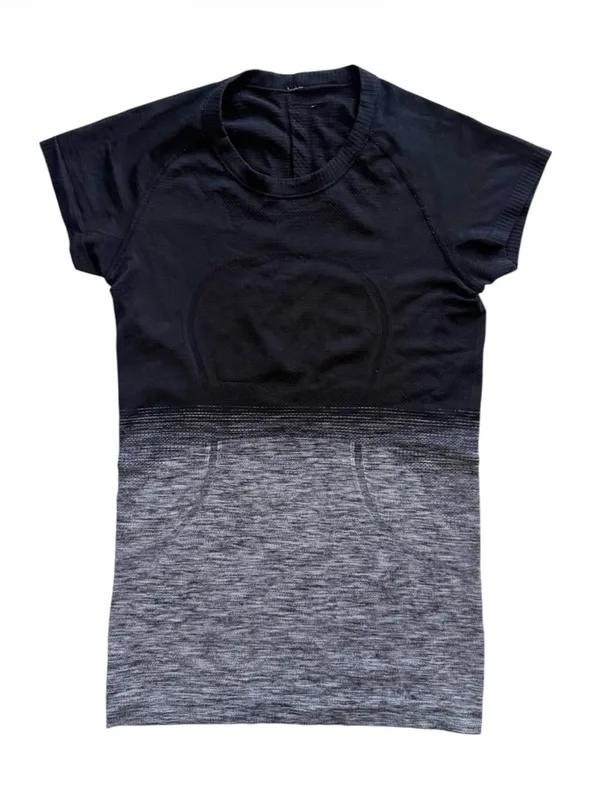 lululemon Swiftly Tech Top Size 4 - Black and Gray Space Dye - Image 2
