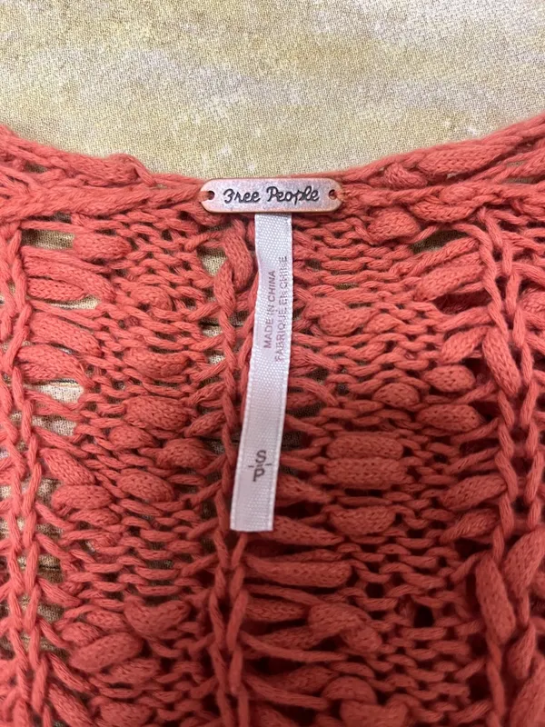 Free People Coral Open-Knit V-Neck Sweater size Small - Image 3