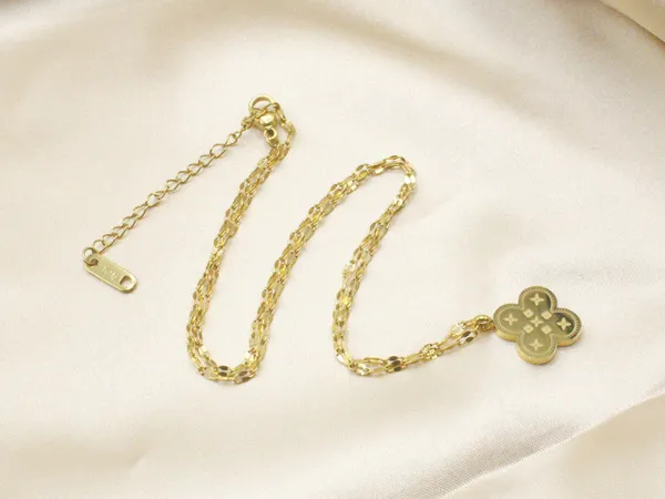 Engraved Clovers Pendant Necklace Gold - Image 3