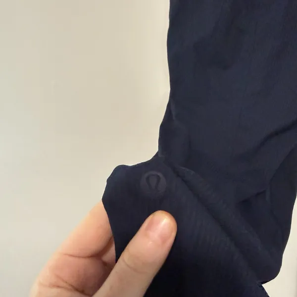 Lululemon Dance Studio Mid-Rise Crop 25" in Navy Size 6 - Image 4