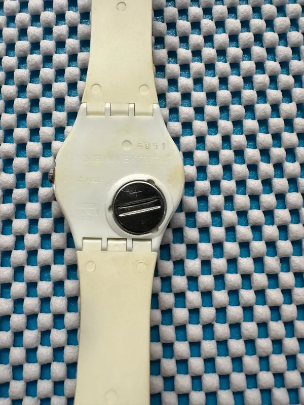 Share Swatch Watch "60 + 1" GZ208 Classic 2009 - Image 6
