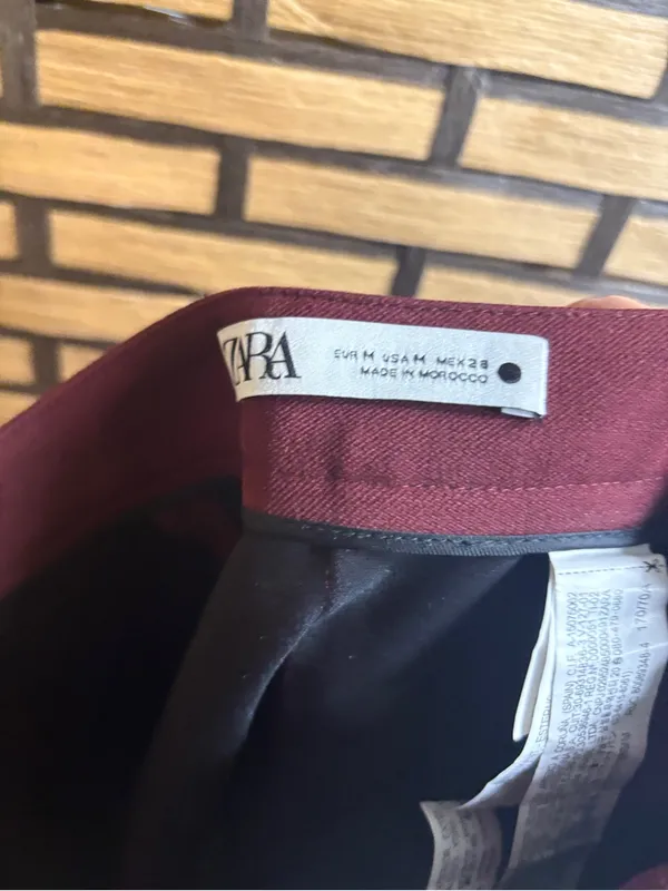 Zara Burgundy Midi Skirt Size Medium - Image 3