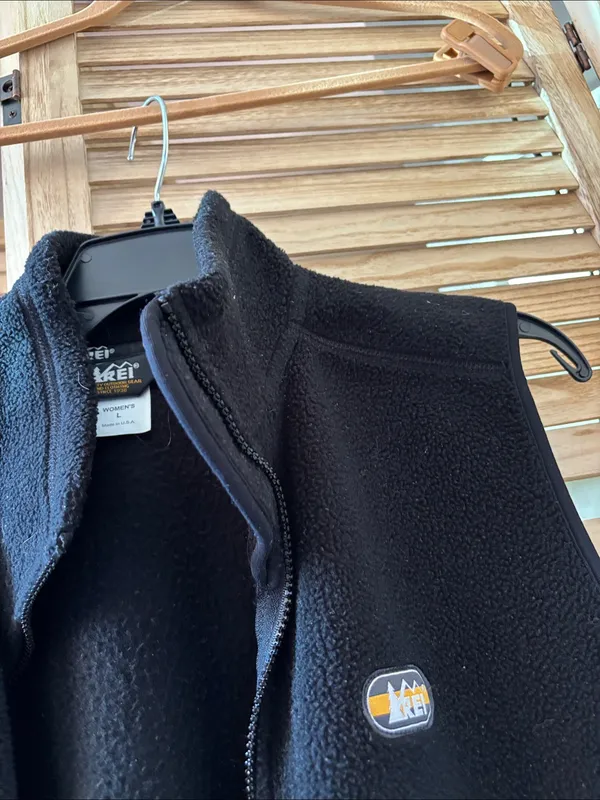 REI Black Fleece Vest with Small Logo Patch Large - Image 3