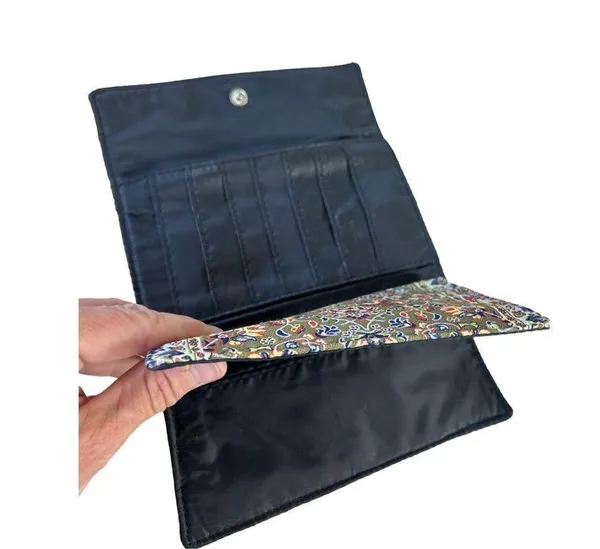 Tapestry pattered trifold wallet with matching checkbook cover - Image 3