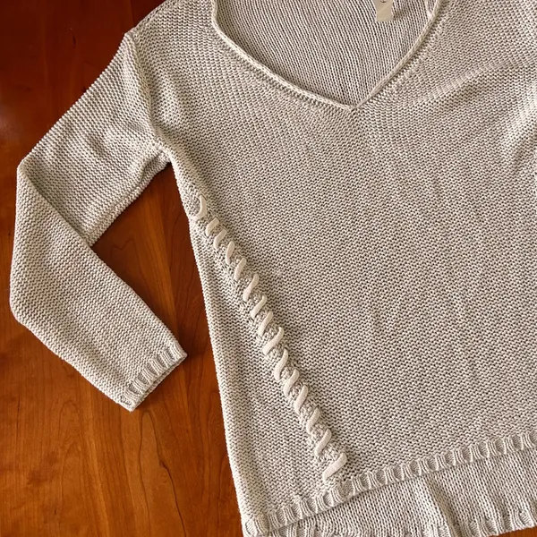 Harper Heritage Francesca’s cream deep Vneck sweater braided sides Size Medium - Image 3