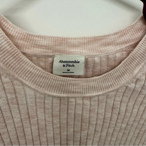 Abercrombie and Fitch Pink Short Sleeve Cropped Sweater - Image 2