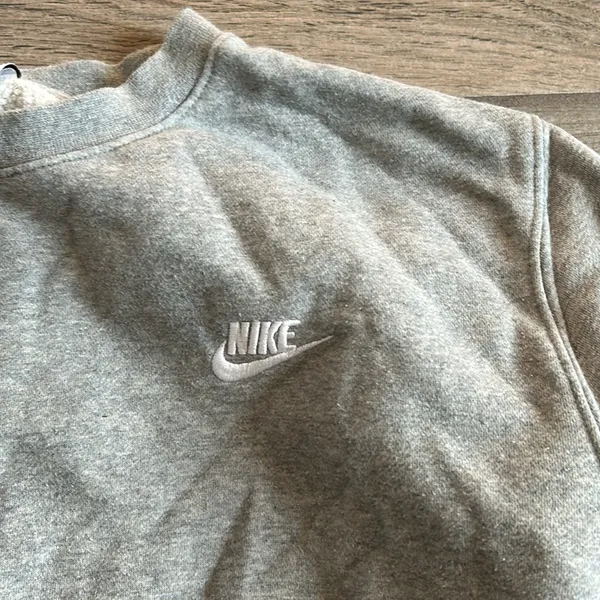 Nike gray pullover sweatshirt - Image 2