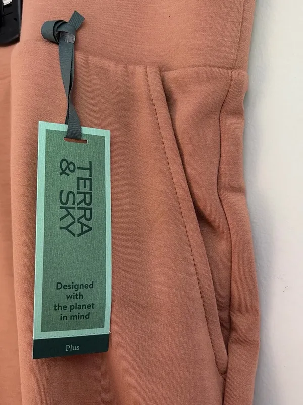 Terra & Sky Cropped Ponte Knit Pants in Dusty Rose size 2x - Image 3
