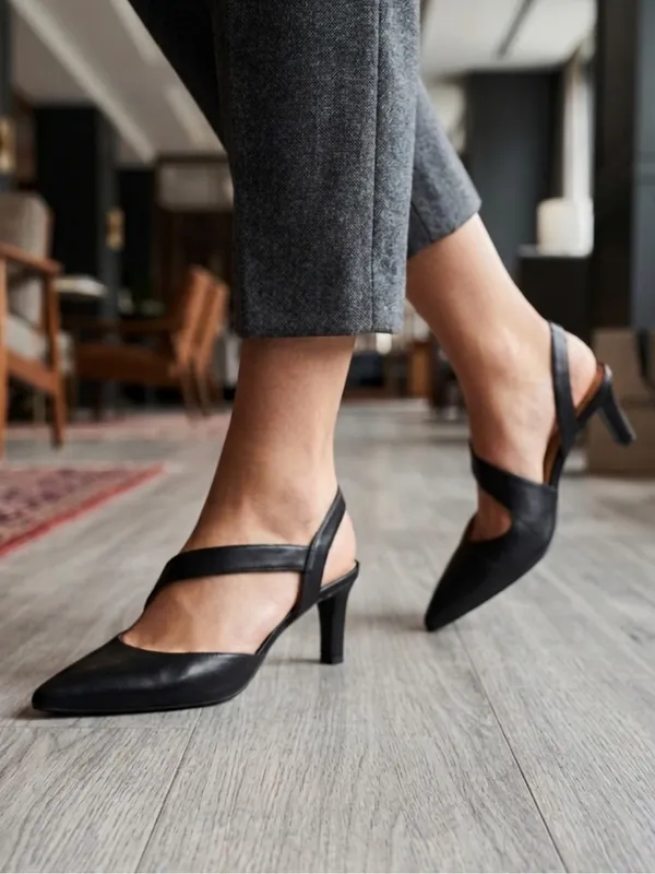 Easy Spirit Black Pointed-Toe Slingback Heels - Image 2