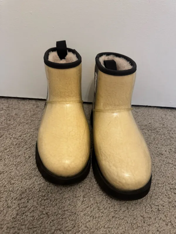 UGG Classic Clear Mini II Size 7 - Image 3