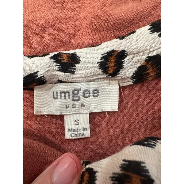 Umgee Boho Linen Blend Tunic Top Leopard Print Roll Tab Sleeve Rust S Raw Hem - Image 7