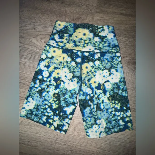 Offline By Aerie Trippy Retro High Waist Biker Shorts XS - Image 5
