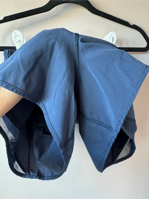 Lululemon Women’s Hotty Hot Shorts with Liner Navy Size 6 - Image 6