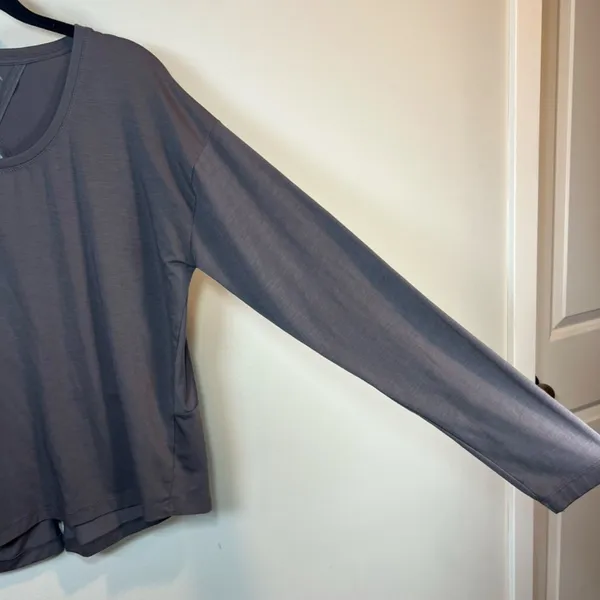 Athleta Essence Open Twist Back Shirt Top Gray Long Sleeves Athletic Sporty Med - Image 2