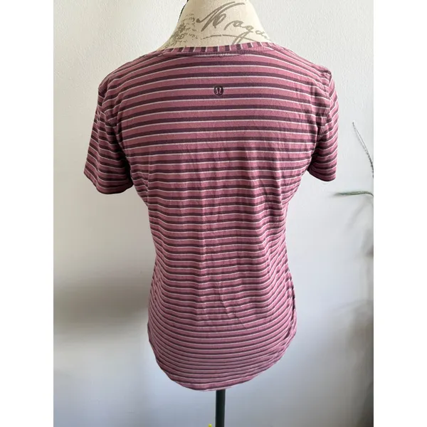 Lululemon Striped V-Neck T-Shirt Top‎ Pink Purple Women's Athletic Casual - Image 3