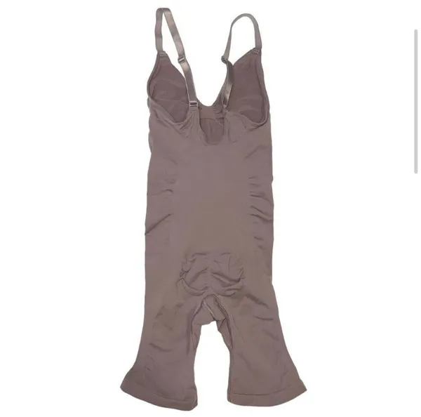 SKIMS UMBER Sculpting Mid Thigh Bodysuit - Image 4