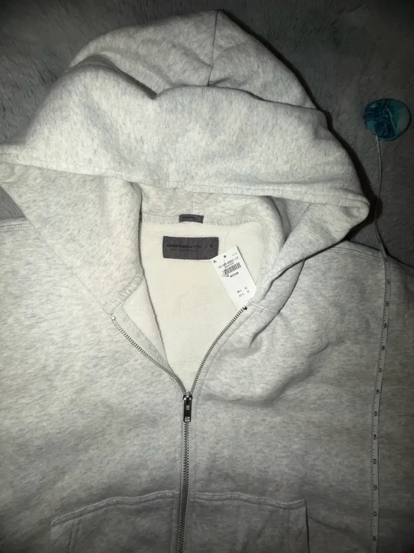 Abercrombie & Fitch oversized cropped Light Gray Zip-Up Hoodie - Image 4