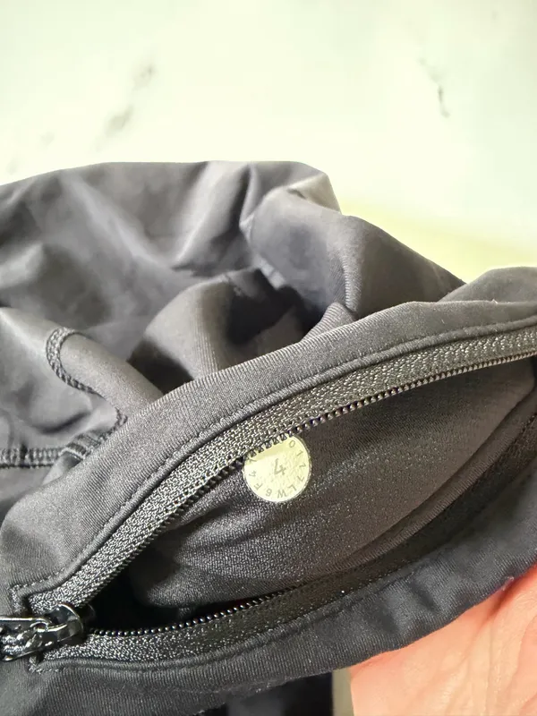 Cropped Lululemon Leggings - Image 4