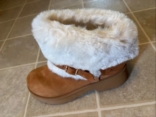 Faux Fur Cuff Tan Winter Boots with Buckle - Image 3