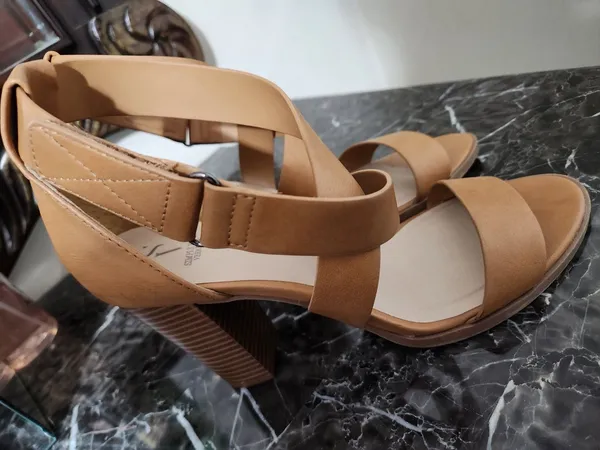 Simple Tan Crisscross Block Heel Sandals Size 8.5 - Image 2