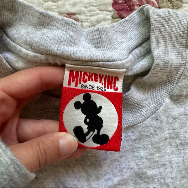 Vintage Winnie the Pooh Disney Graphic Tee - Image 3