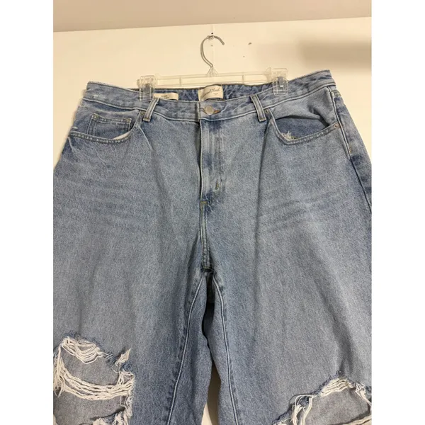 Universal Thread 90s Baggy Distressed Light Wash High Rise Wide Leg Jeans Blue - Image 11
