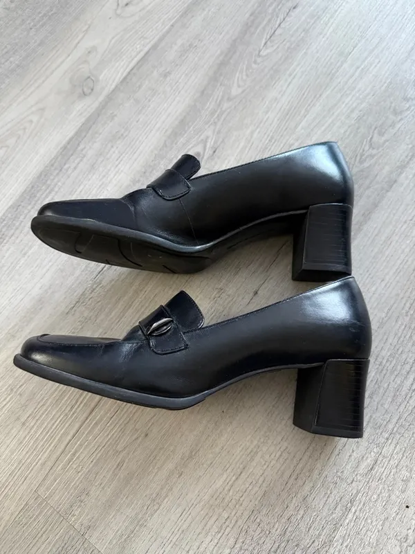 Bandolino Black Leather Mid-Heel Loafers with Silver Accent Size 6.5 - Image 3