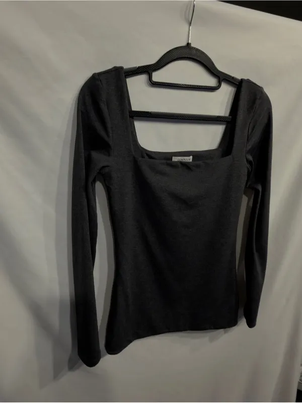 Aritzia Original Contour Square Neck Long Sleeve Top Dark Gray size Medium - Image 9
