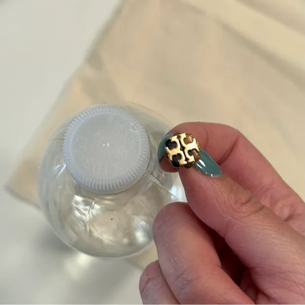 Tory Burch Signature Logo Flower Resin Stud Earrings - Image 5