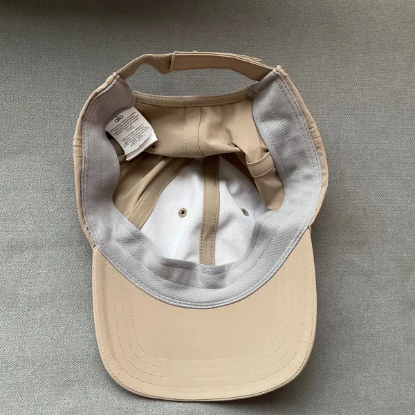 Alo Yoga Performance Off-Duty Cap Gravel - Image 5