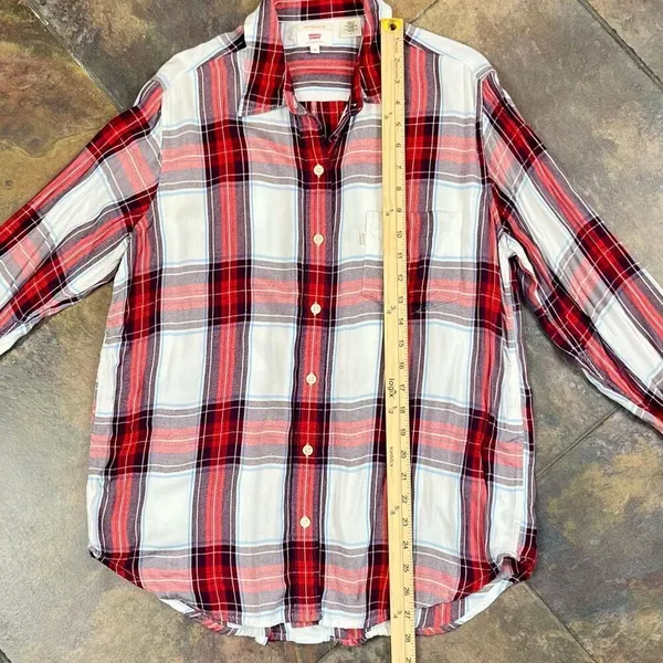 Levi’s Boyfriend Fit Plaid Button Down Blouse Medium - Image 7