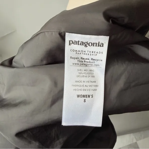 Patagonia Black Hooded Jacket Women’s Small Full Zip Coat - Image 13