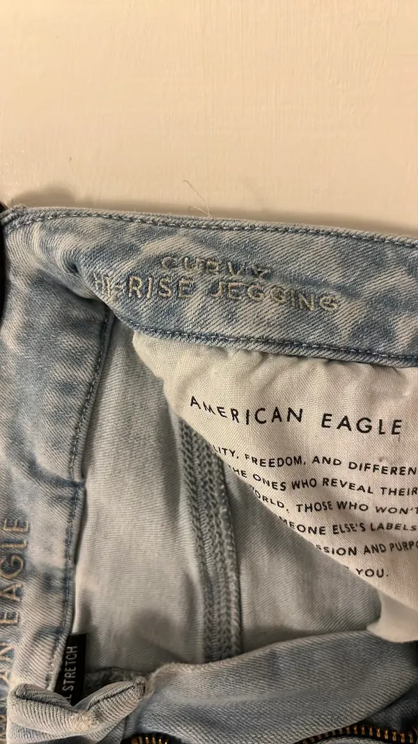 American Eagle Outfitters Curvy Hi-Rise Jegging - Image 4