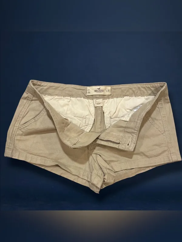 Hollister Khaki Chino Shorts Size 7 W28 Low Rise Pink Logo Tan Beach - Image 2