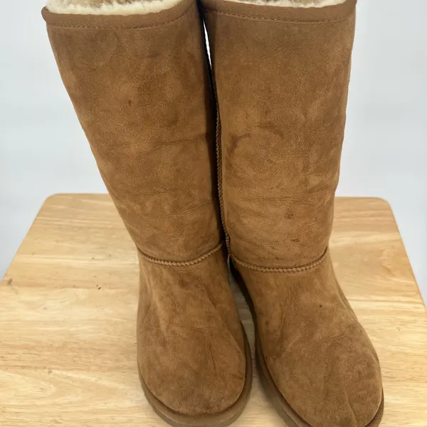 UGG Brown Suede Boots with Shearling Lining - Image 6