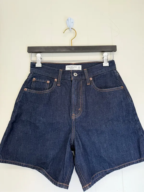 NWT ABERCROMBIE & FITCH The Loose Short High Rise Dark Wash Shorts 24 - Image 5