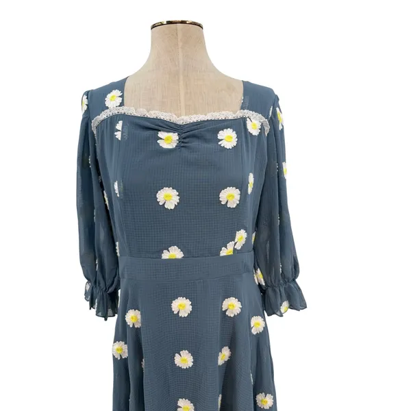 Ivy City Co Daisy Embroidered Floral Lace Trim Midi Dress Blue Size Medium - Image 3
