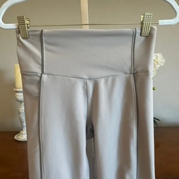 Abercrombie & Fitch YPB sculptLUX 7/8 Leggings Sand Size Small - Image 4