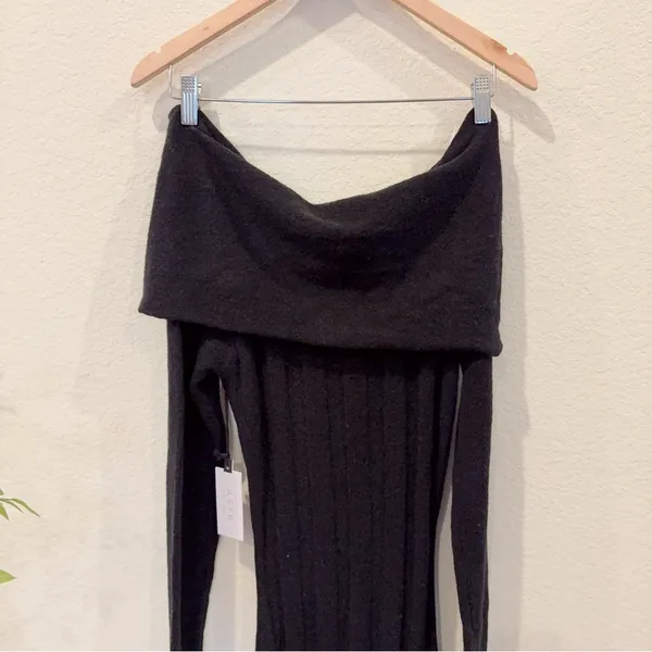 ASTR Yalitza Black Off Shoulder Cutout Maxi Sweater Dress Small NWT - Image 5