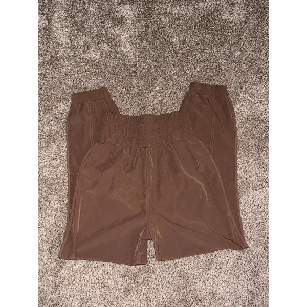 New In Women's Brown Pleated Jogger Pants S Elastic Waist Pockets Tapered - Image 3