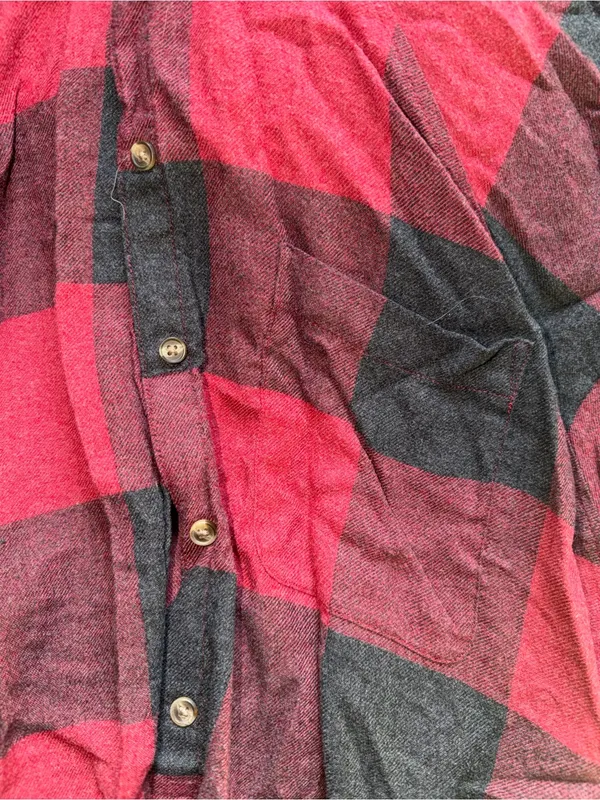 American Eagle Outfitters Red and Black Plaid Flannel Shirt - Image 3