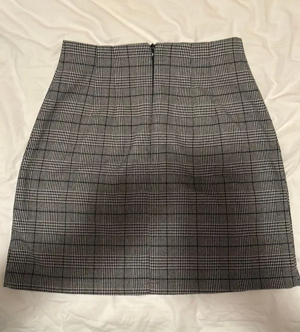 Brandy Melville Gray Plaid Skirt - Image 2