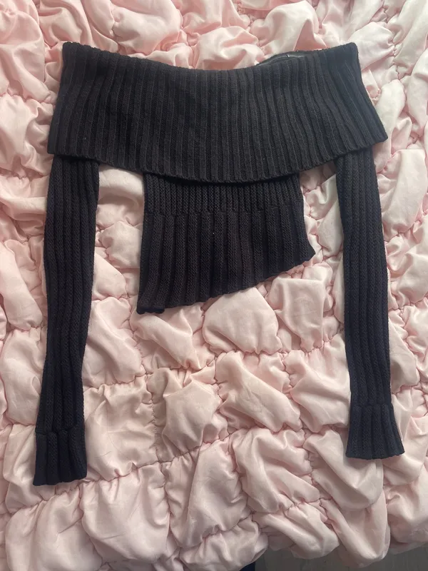 Almost Famous Asymmetrical Off the Shoulder Long Sleeve - Image 2