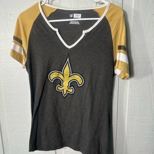 NFL Women’s Short Sleeve New Orleans Saints Tshirt Size Size Large EUC - Image 2