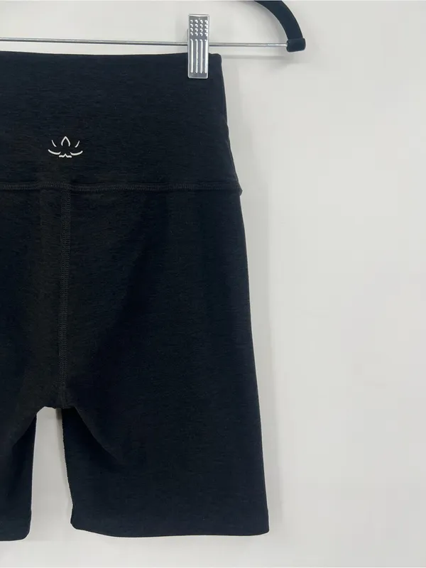 Beyond Yoga At Your Leisure High-Rise Biker Shorts V-Waist Space Dye Black Small - Image 9